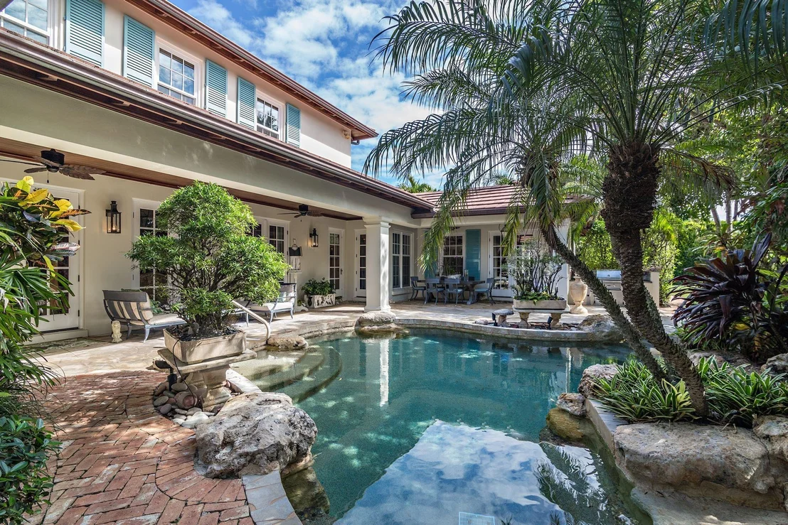 Photo of 200 Esplanade Way