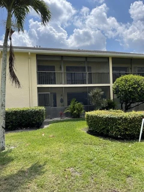 Photo of Unit B at 1002 Keystone Drive