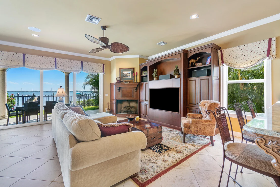 Photo of 4380 NE Joes Point Road