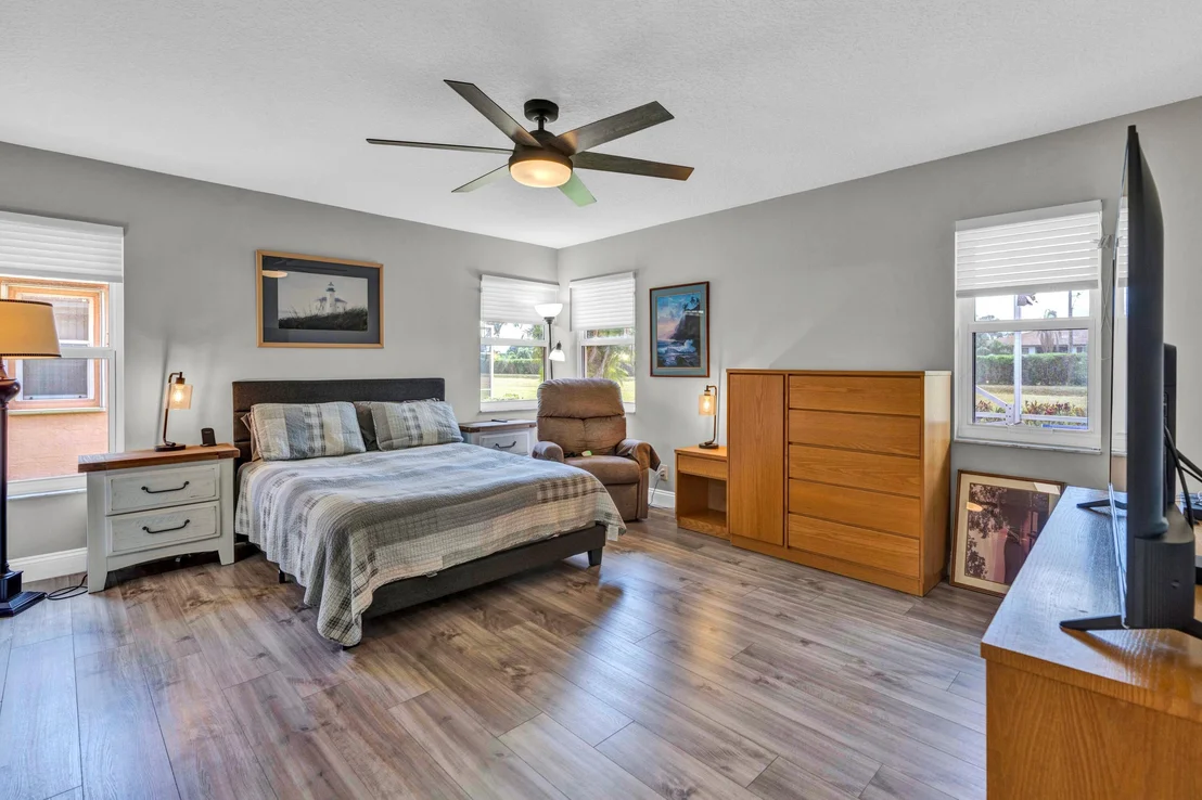 Photo of 5674 Royal Lake Circle