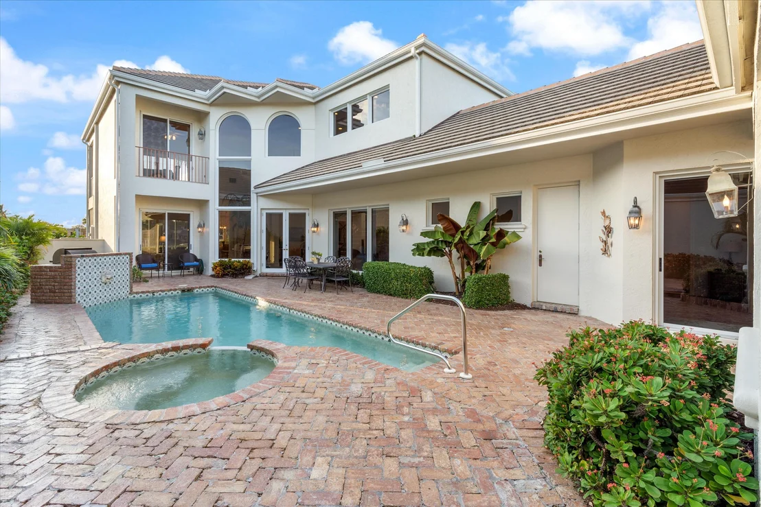 Photo of 602 Oak Harbour Drive