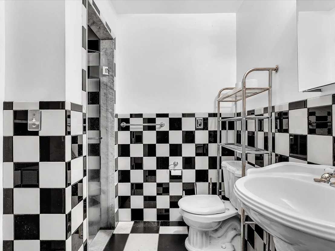 Photo of 702 S RIVERSIDE Drive