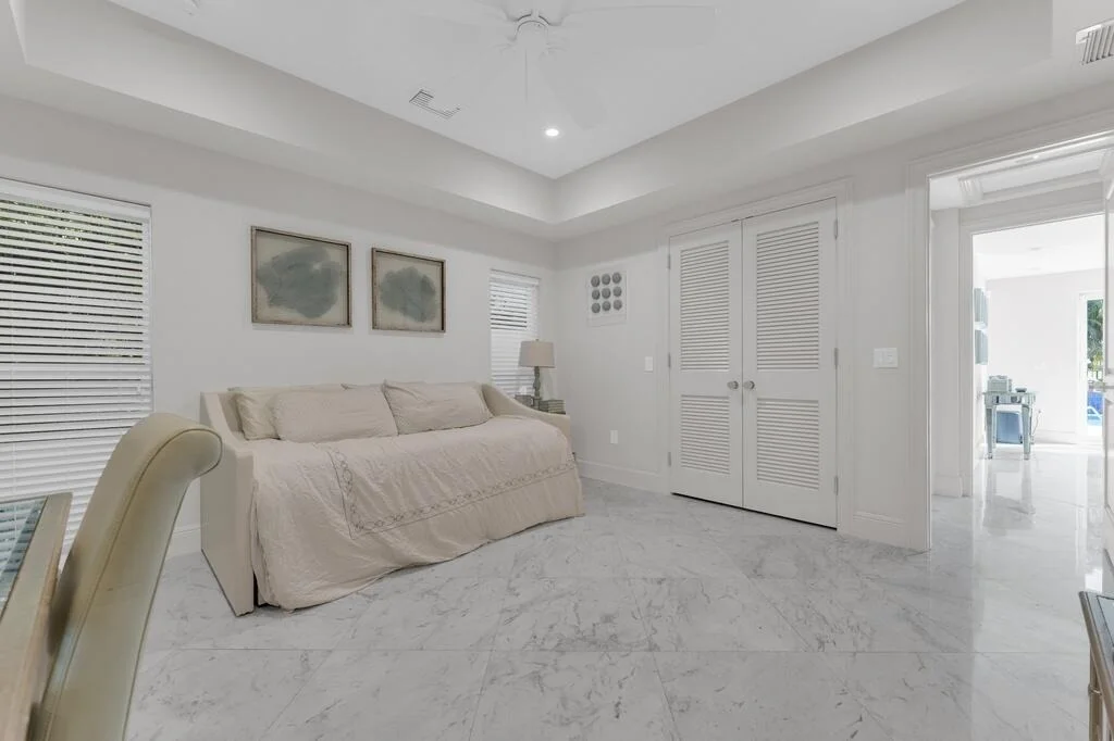 Photo of 355 Oakview Drive
