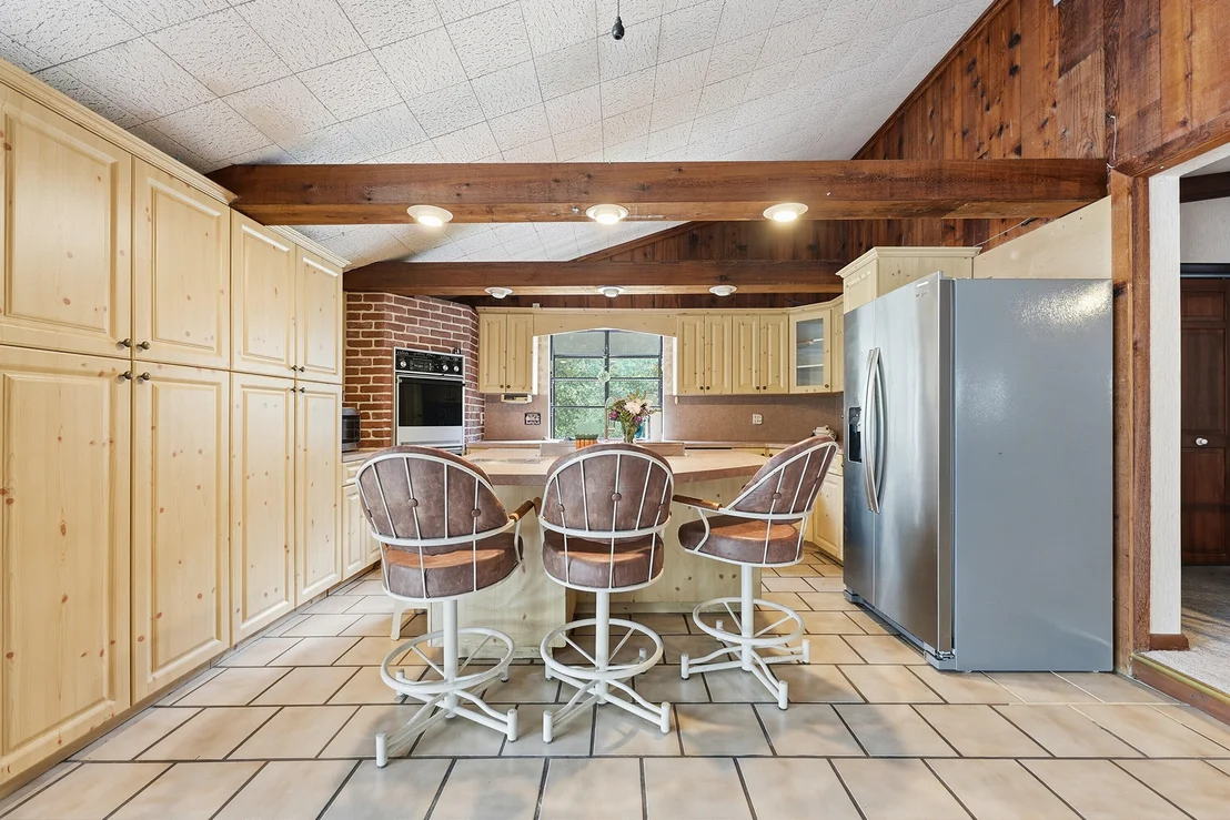 Photo of 7689 Lawrence Road