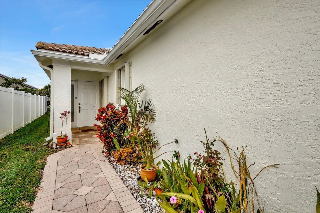 Photo of 8177 Palm Gate Drive
