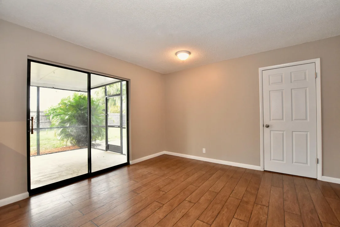 Photo of 4879 SE Horseshoe Point Road
