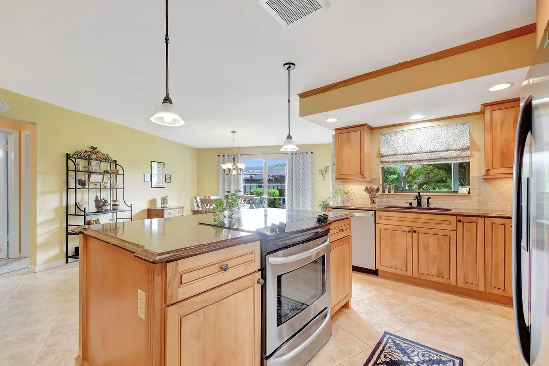 Photo of 8 W Cypress Road