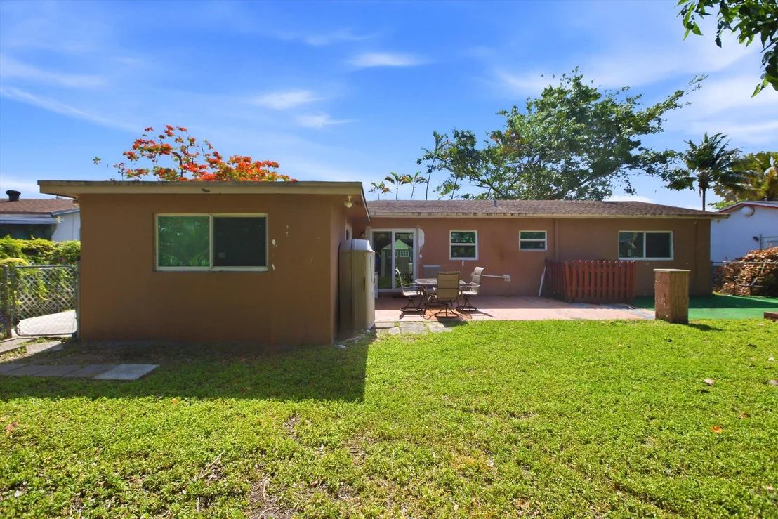 Photo of 1671 N Cypress Road