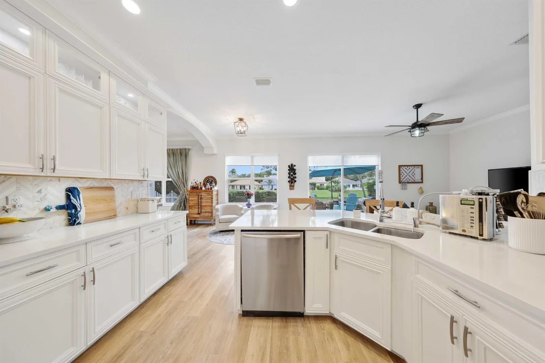 Photo of 560 Anchor Point