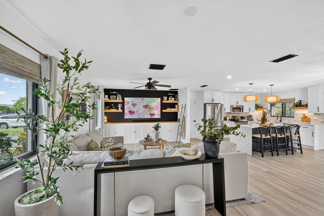 Photo of 110 W Coconut Drive