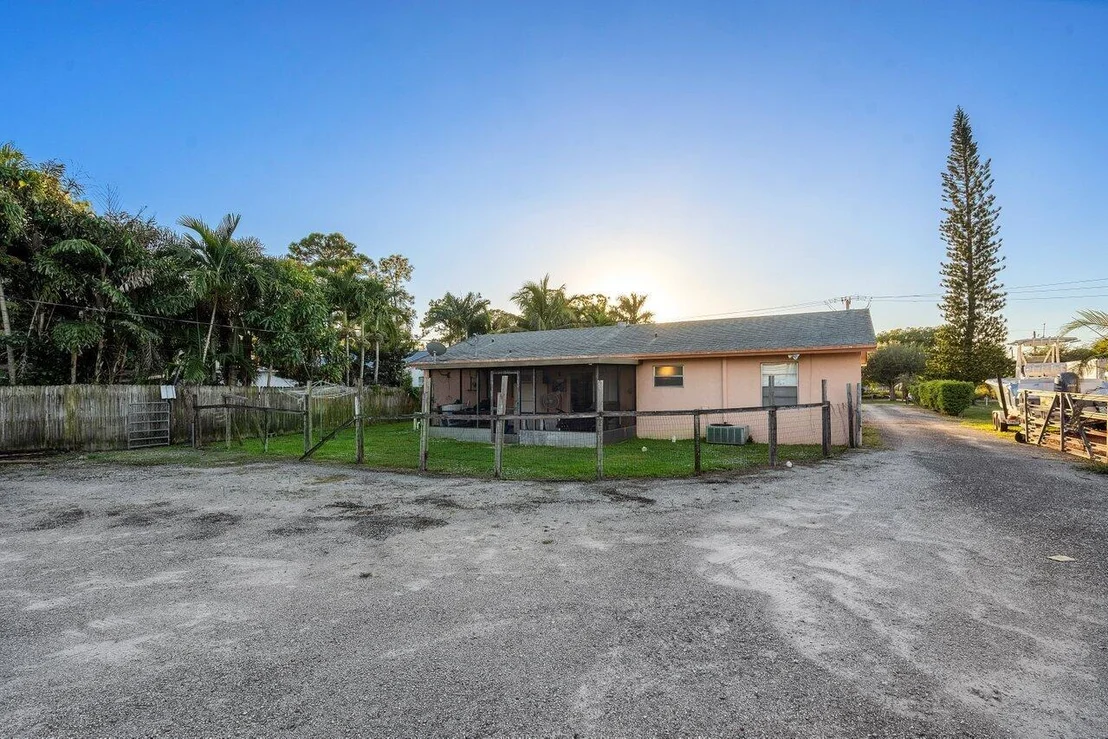 Photo of 5104 2nd Road