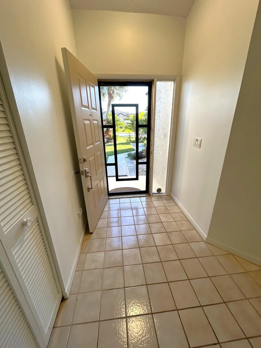 Photo of 7207 Le Chalet Boulevard