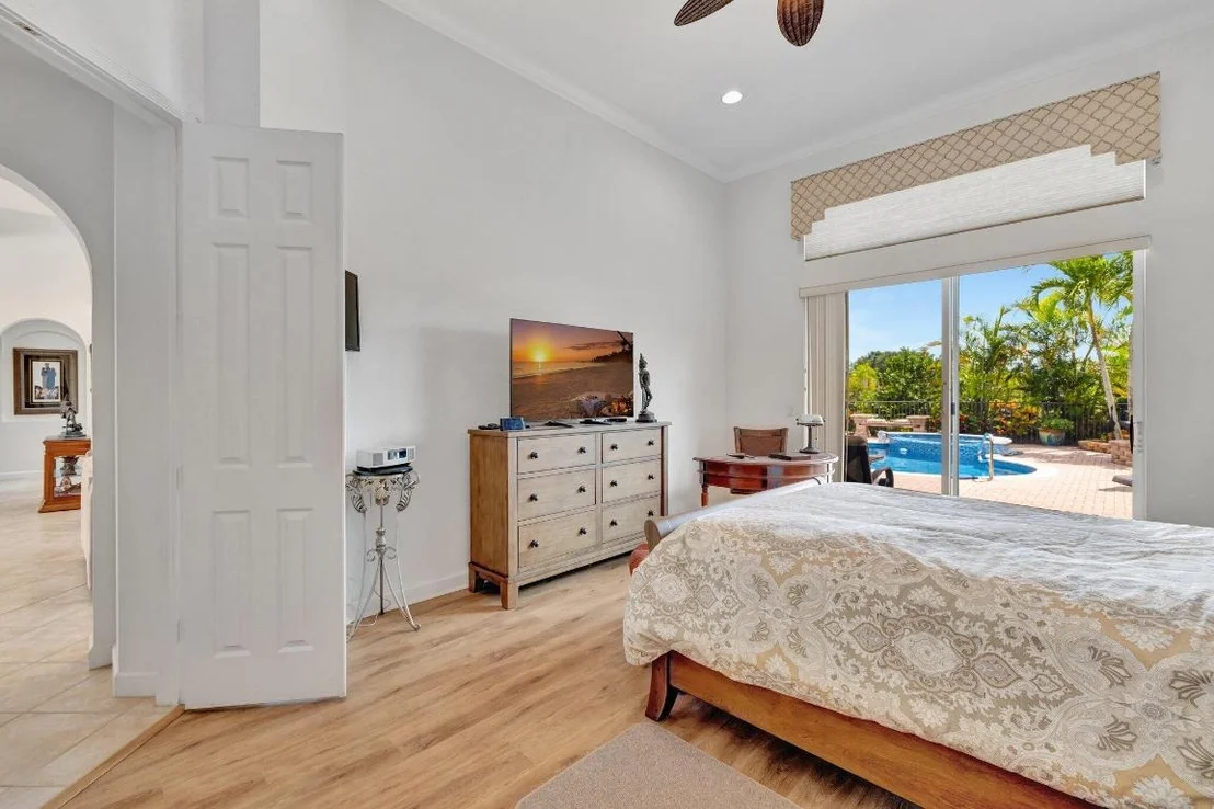 Photo of 699 SW River Bend Circle