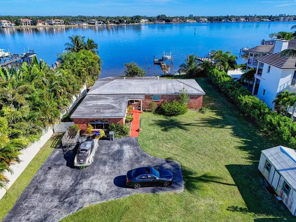 Photo of 5297 Pennock Point Road