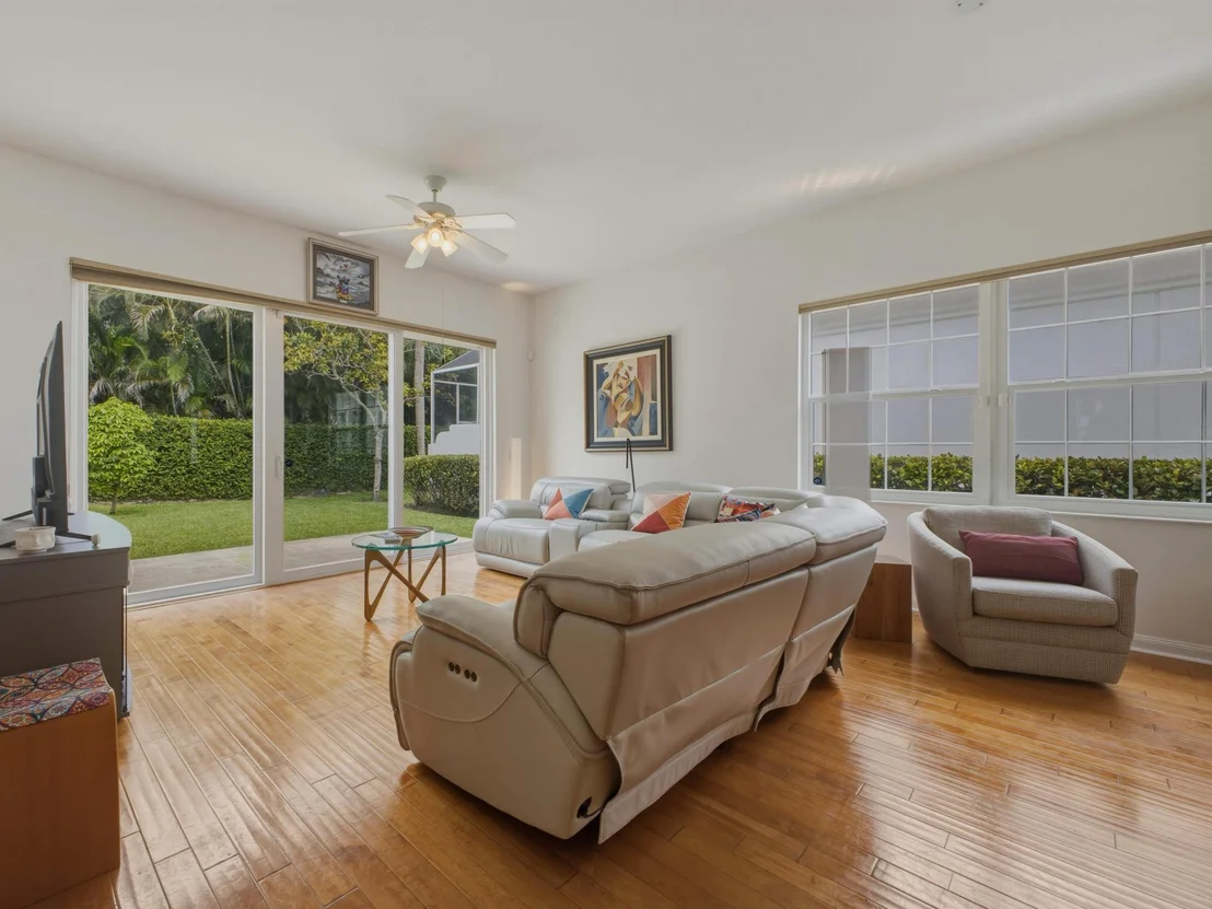 Photo of 2036 Valencia Drive