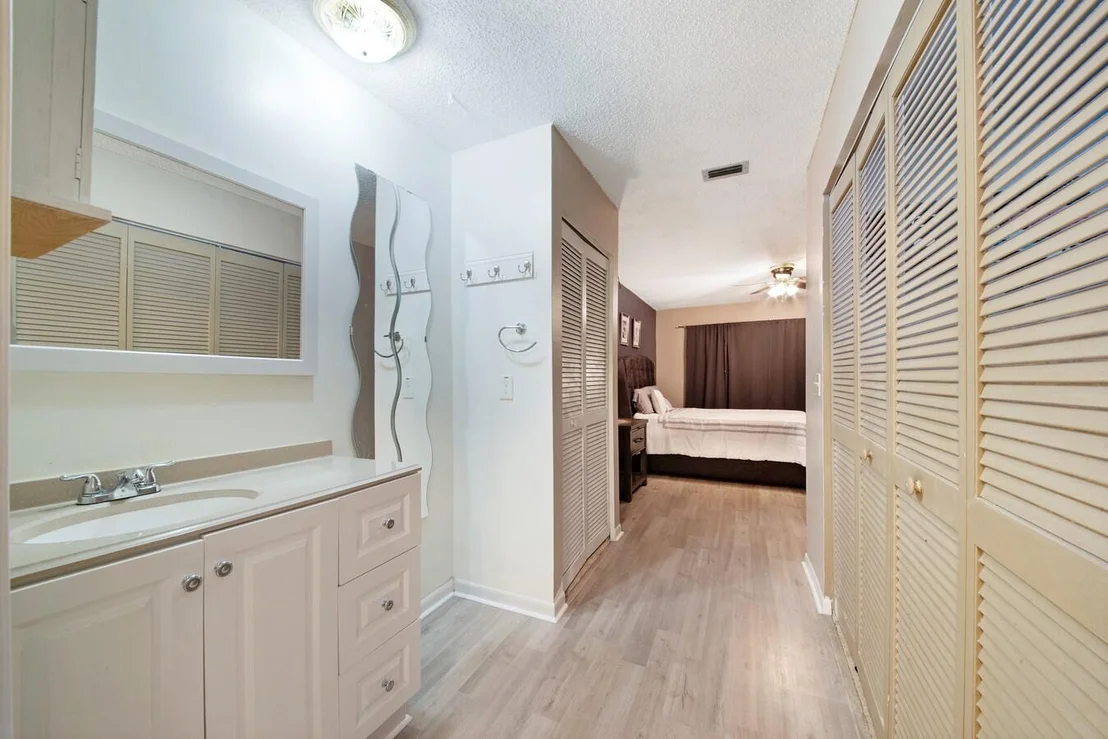 Photo of 2075 SW 24th Circle