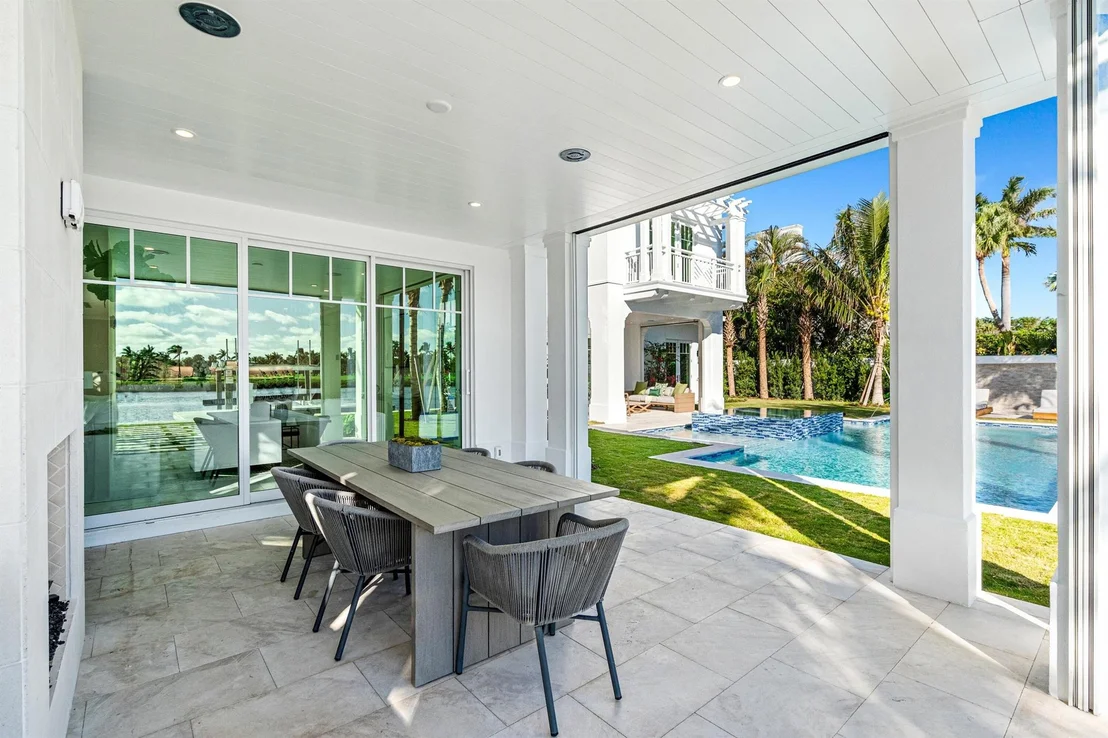 Photo of 584 Island Drive