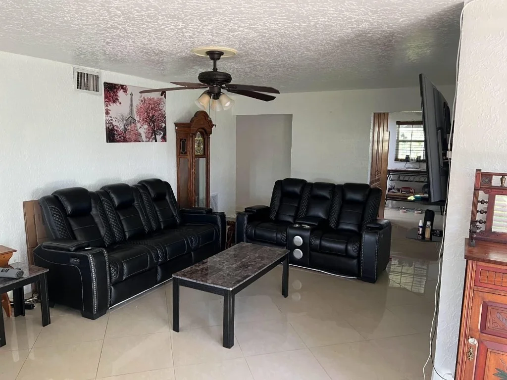 Photo of 1120 E River Drive