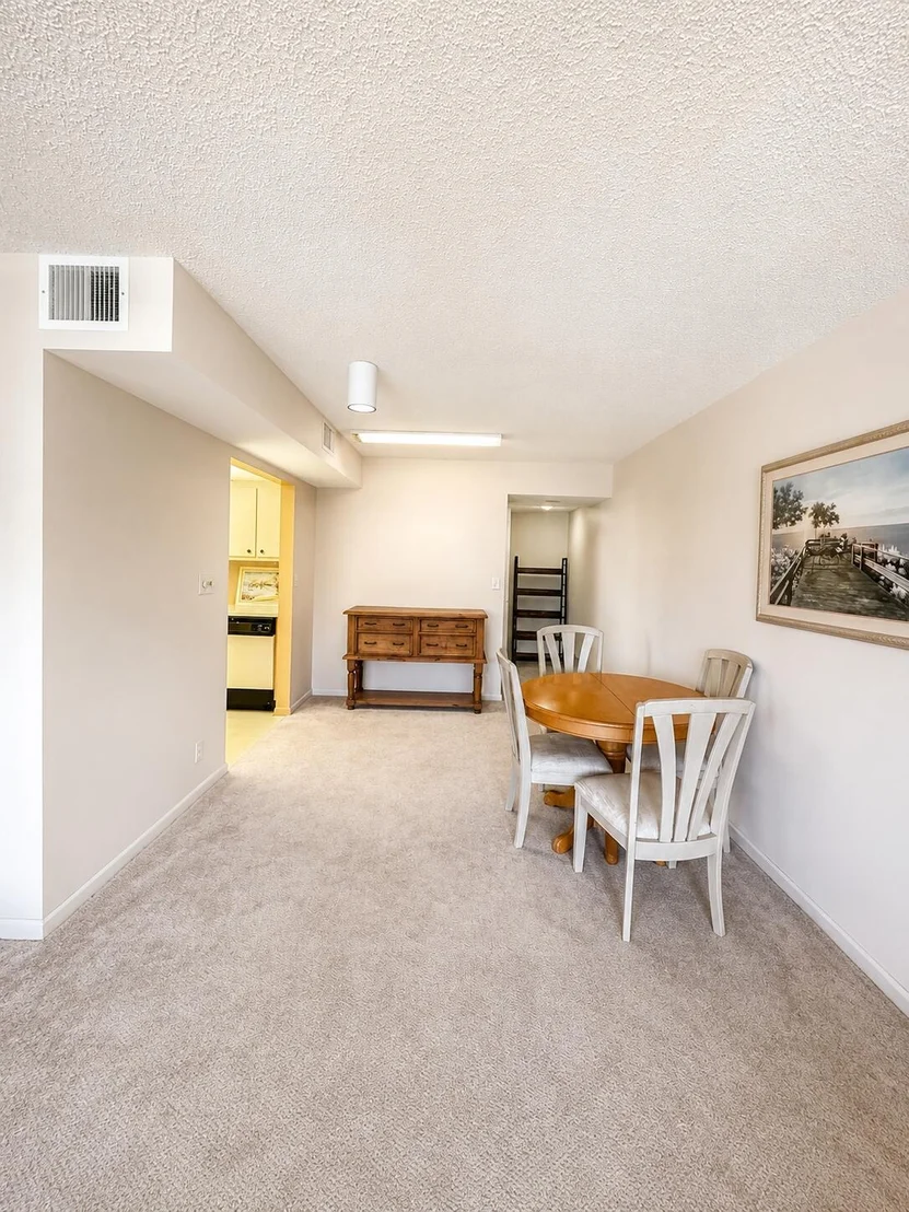 Photo of Unit F2 at 1901 Bermuda Circle