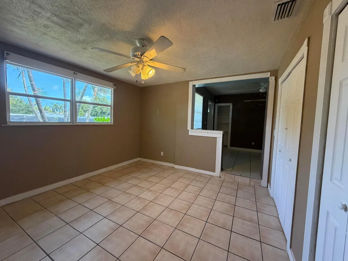 Photo of 5233 NE 20th Terrace