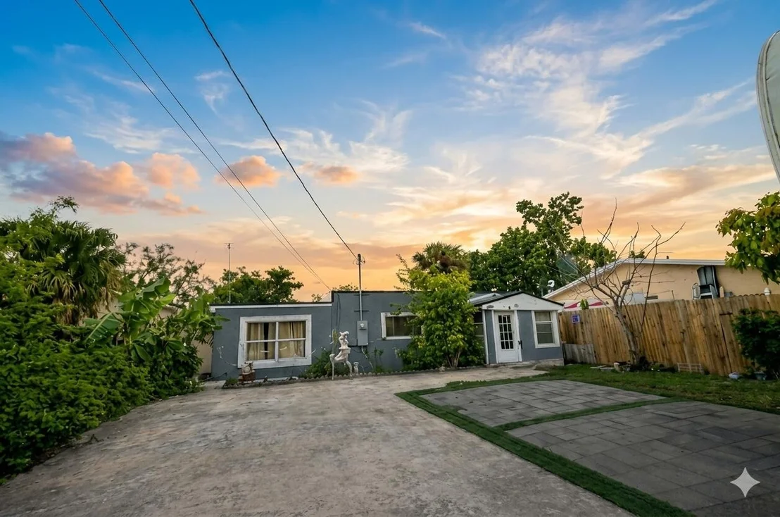 Photo of 2686 Summit Boulevard