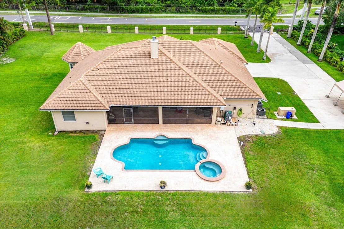 Photo of 18301 Hamlin Boulevard