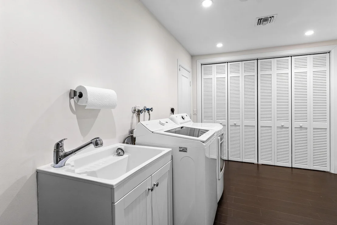Photo of 2401 Banyan Road