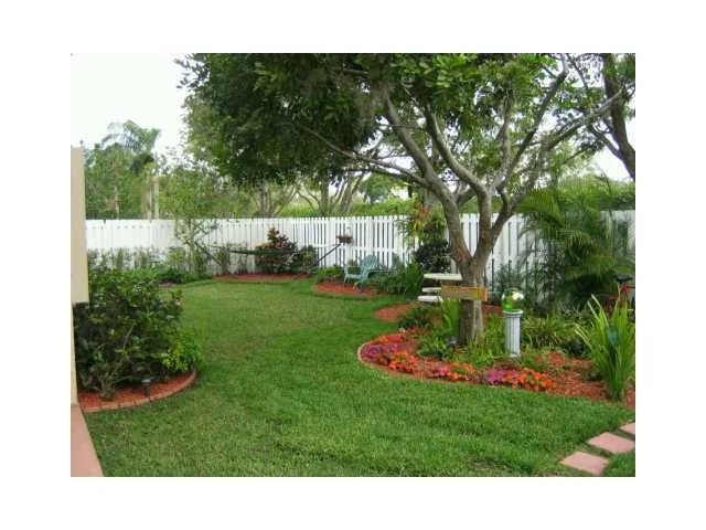 Photo of 490 Somerset Way