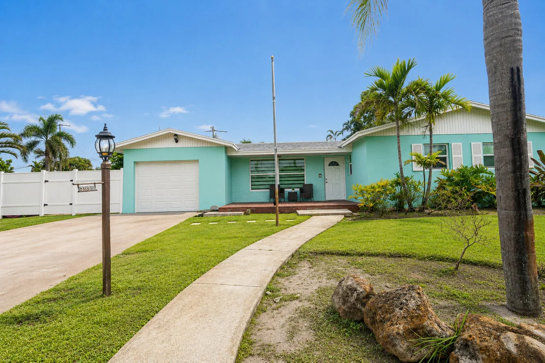 Photo of 2395 Edgewater Drive