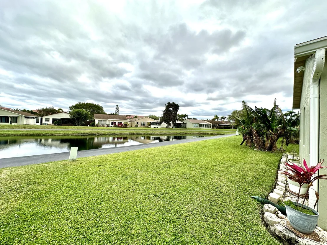 Photo of 5254 Mirror Lakes Boulevard