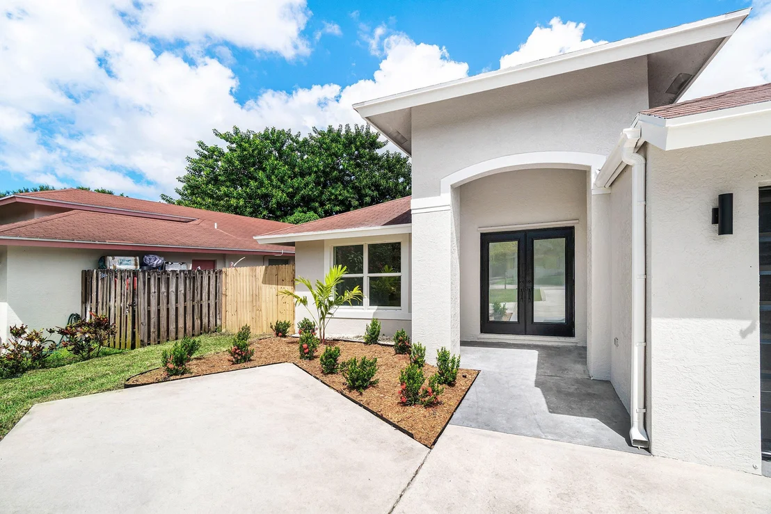 Photo of 4879 LINCOLN Road