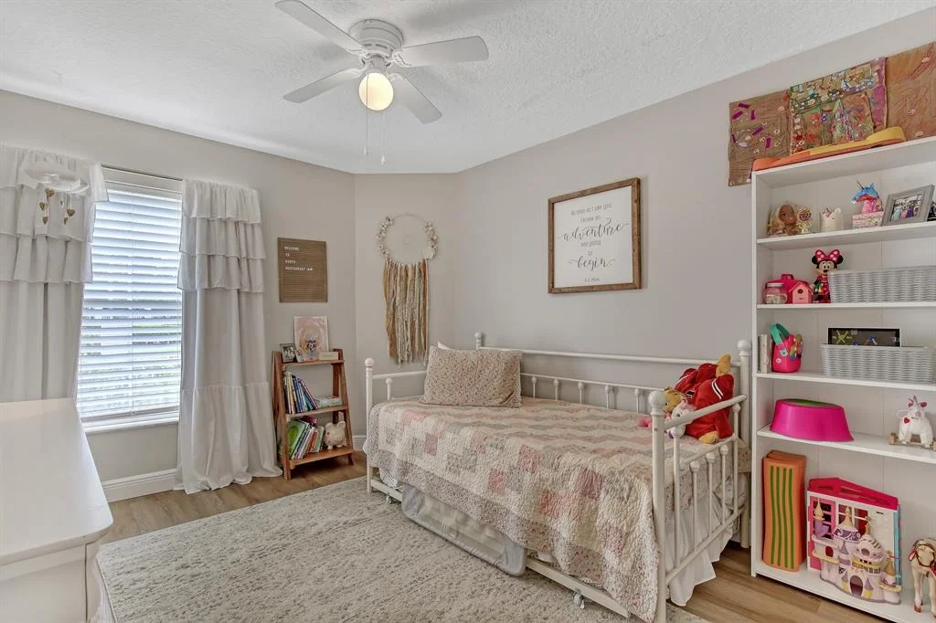 Photo of 263 Moccasin Trail W