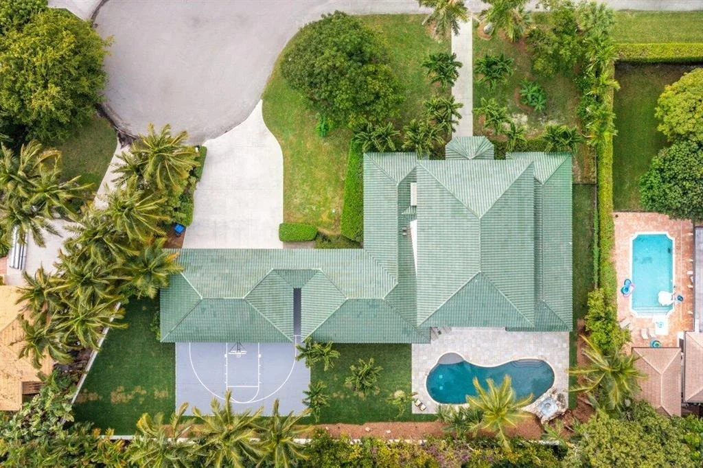 Photo of 804 Marbella Lane E