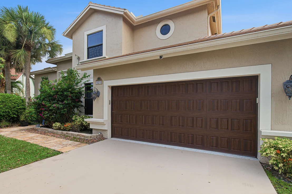 Photo of 10210 Lexington Estates Boulevard