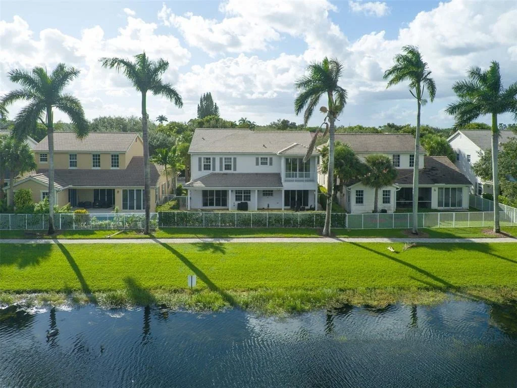 Photo of 4734 Lakeside Terrace