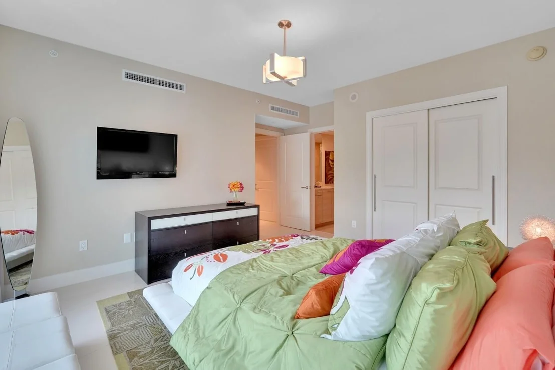 Photo of Unit 607 at 1 N Ocean Boulevard