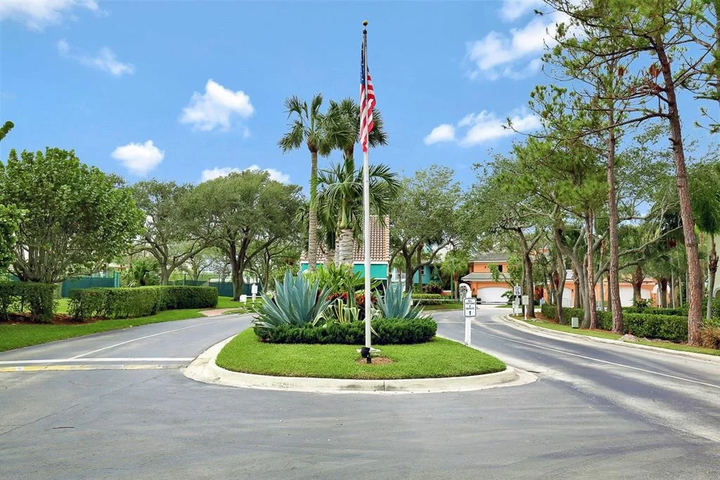 Photo of Unit 658 at 1000 N U.S. Highway One