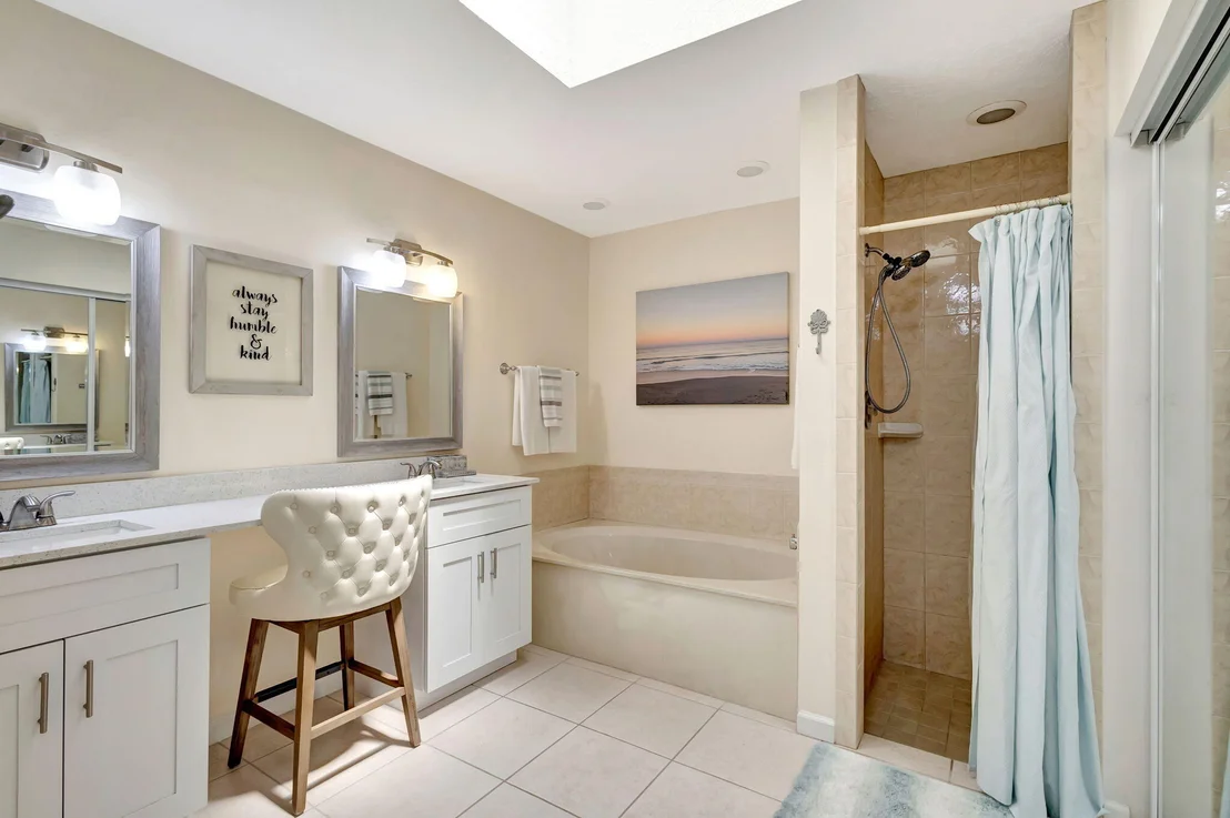 Photo of Unit D at 101 Half Moon Circle