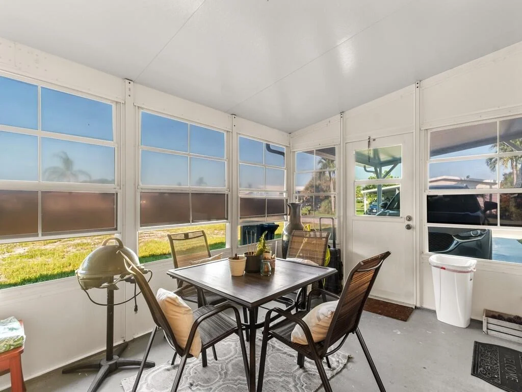Photo of 385 NE Jade Circle