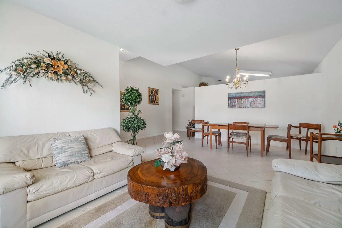 Photo of 8222 White Rock Circle