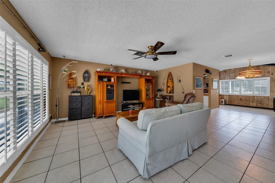 Photo of 2919 Cormorant Road