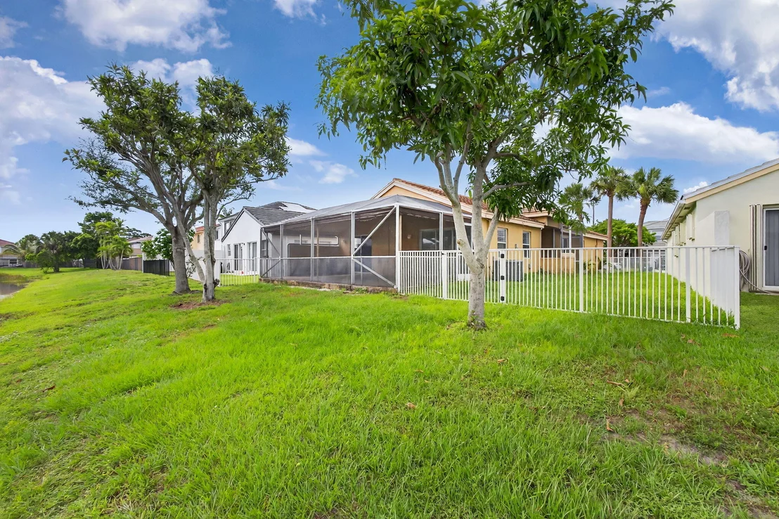 Photo of 6121 Spring Isles Boulevard