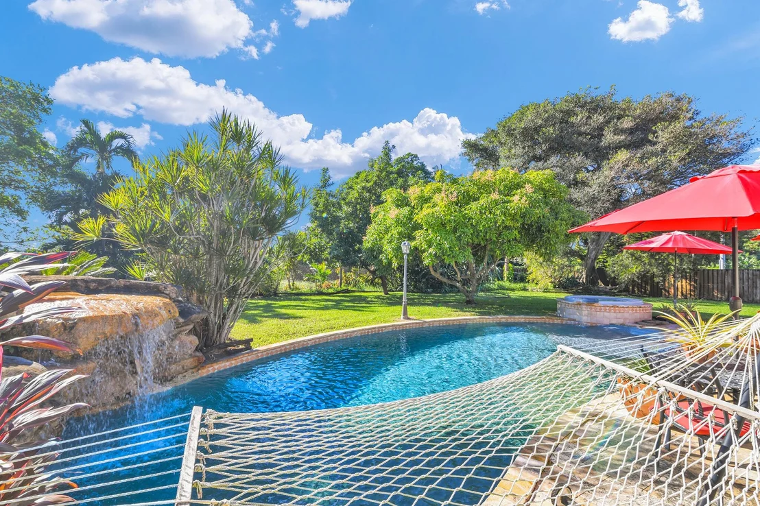 Photo of 916 Roberts Road