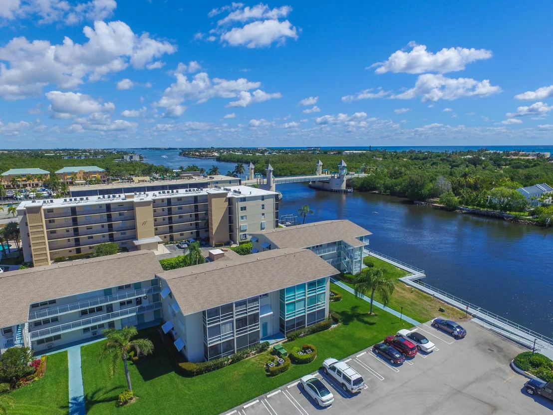 Photo of Unit 310 at 150 Horizons E