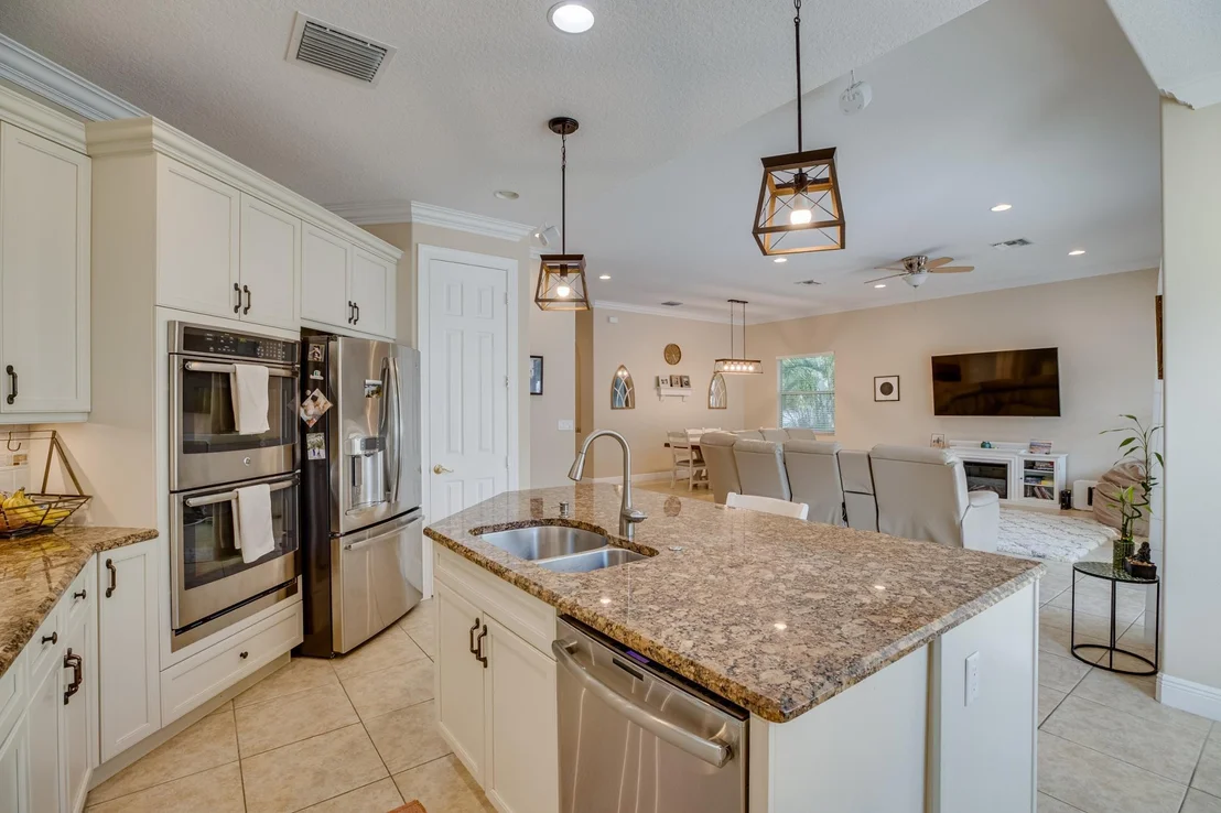 Photo of 4247 DIAMOND Square