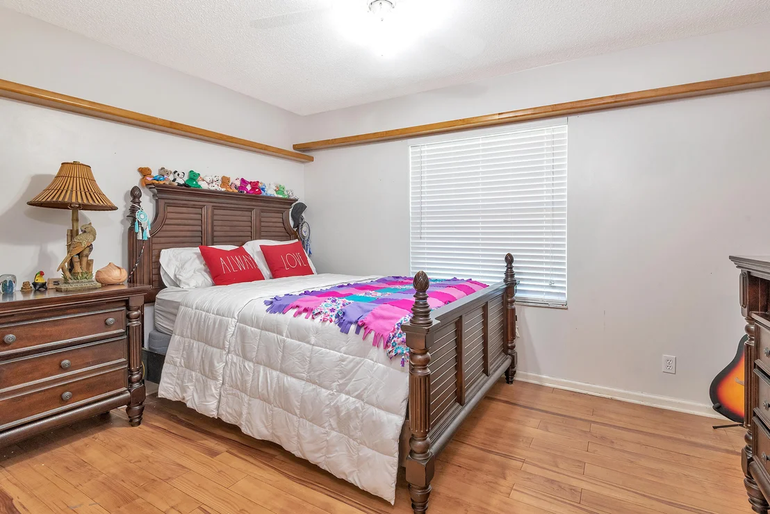 Photo of 18763 Hamlin Boulevard