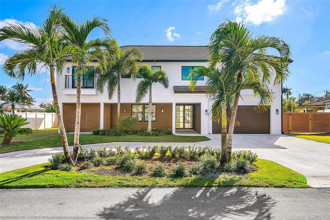 Photo of 8 LEEWARD Circle