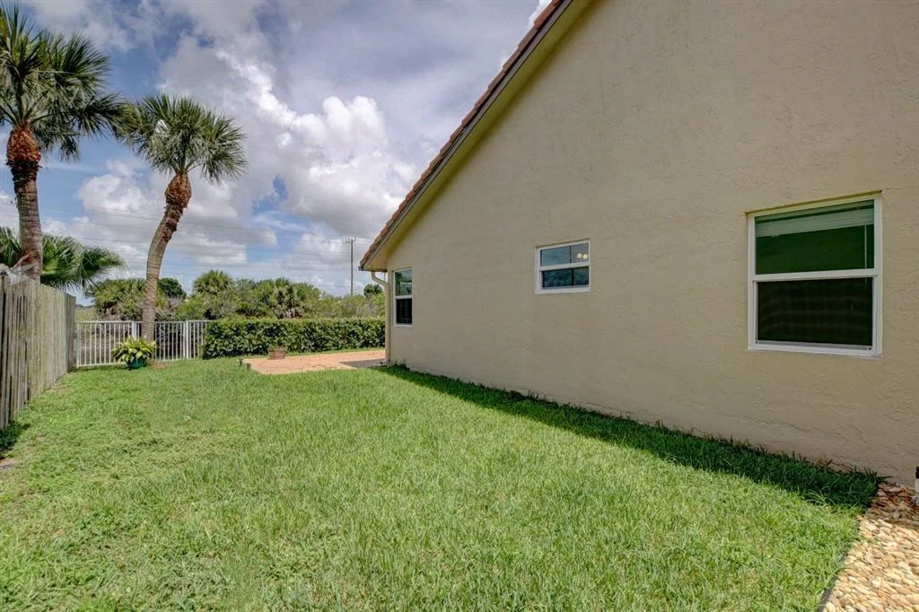 Photo of 11080 Lakeaire Circle