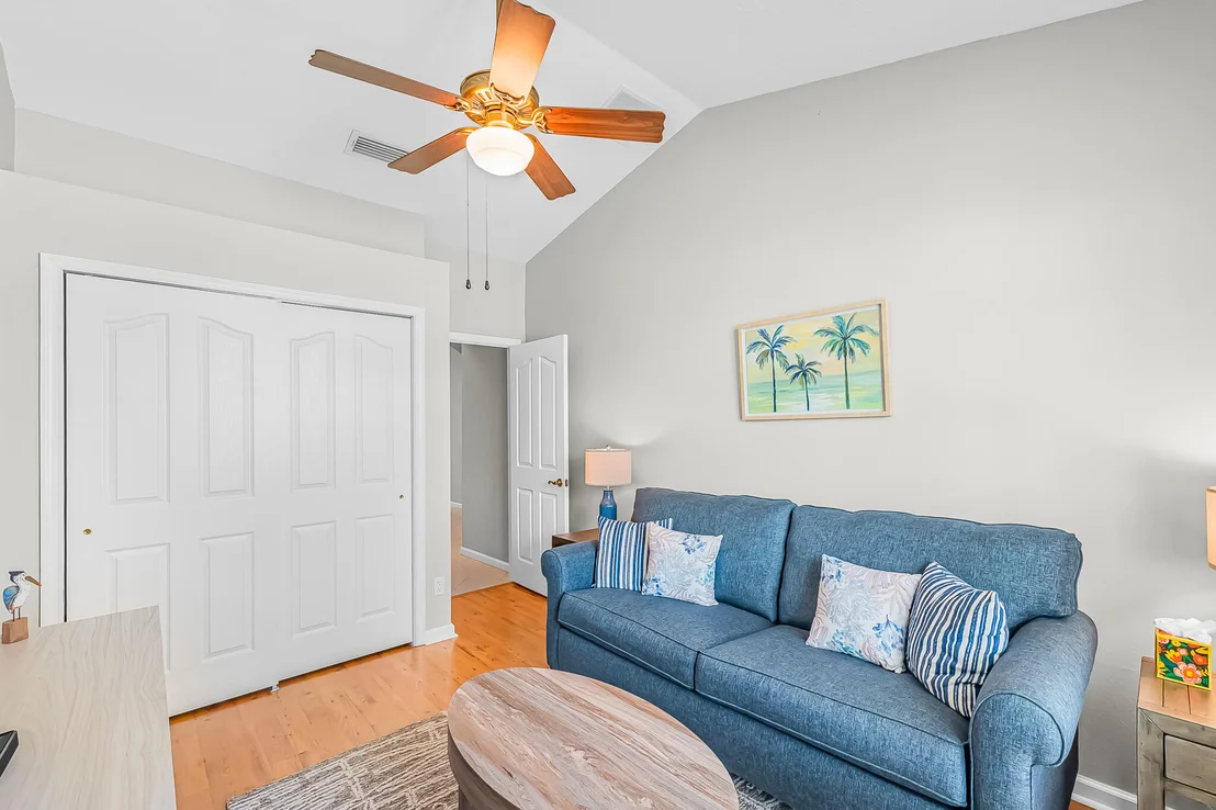 Photo of 590 NW Red Pine Way