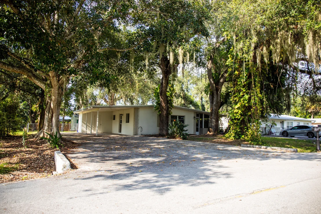 Photo of 809 SE 10th Street
